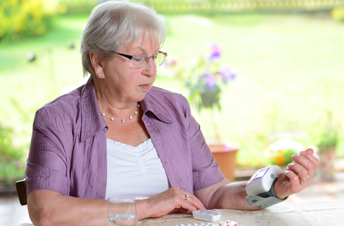 Mät blodtrycket på egen hand – optimera läkemedelsdosen bättre
